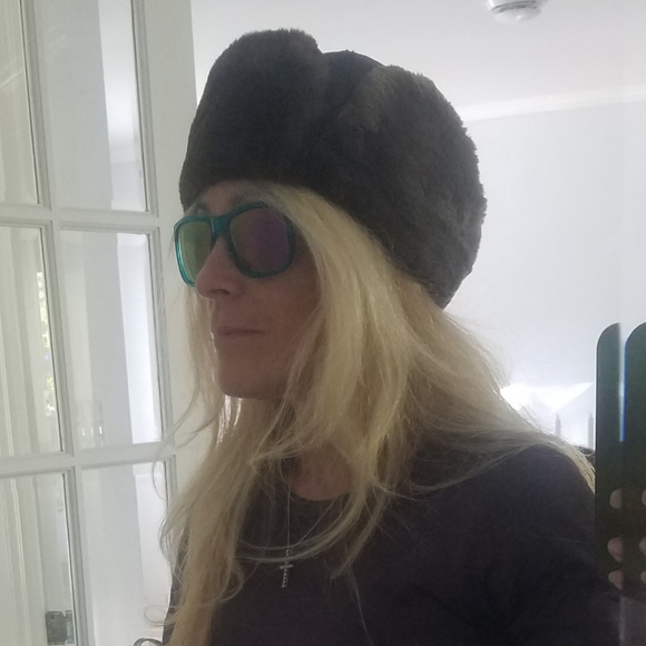 Sheared Beaver And Leather Trooper Trapper RCMP Quilted Hat - Picture 11 of 12